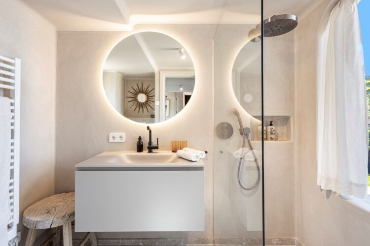 Casa San Carles Luxury Holiday Villa Mallorca bathroom