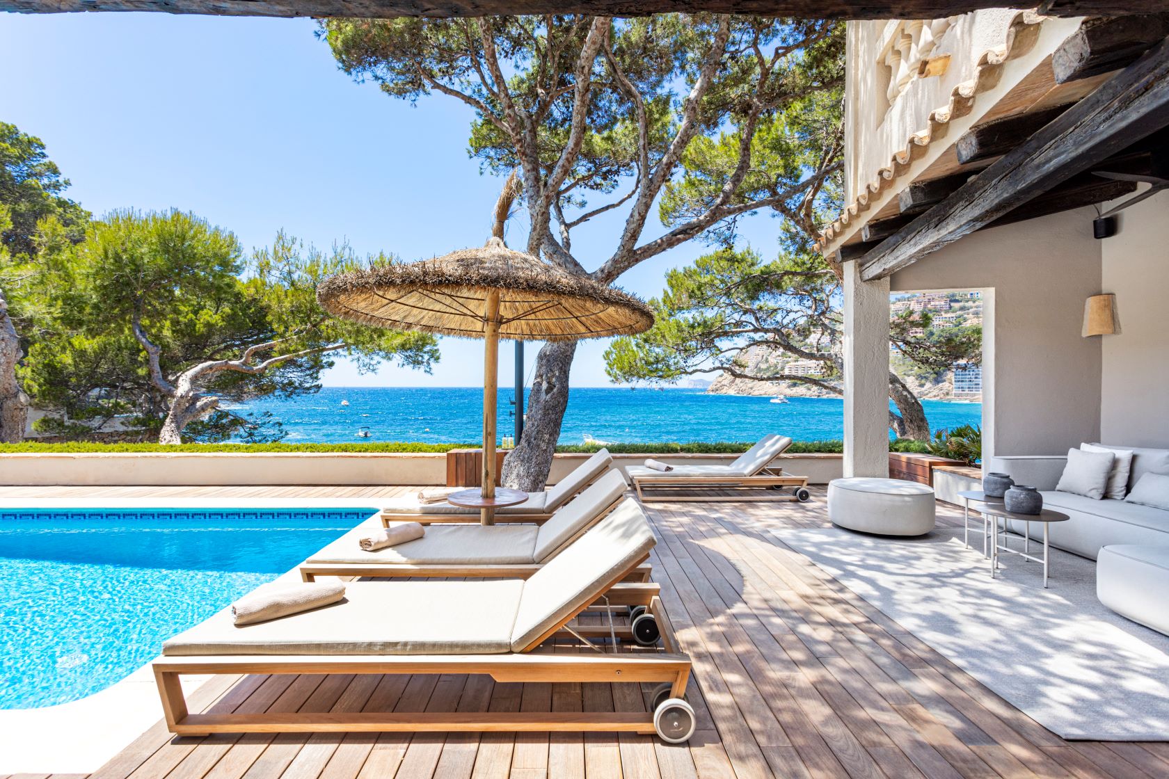 Casa San Carles Luxury Holiday Villa Mallorca sunbeds
