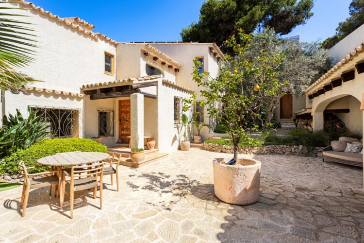 Casa San Carles Luxury Holiday Villa Mallorca backyard