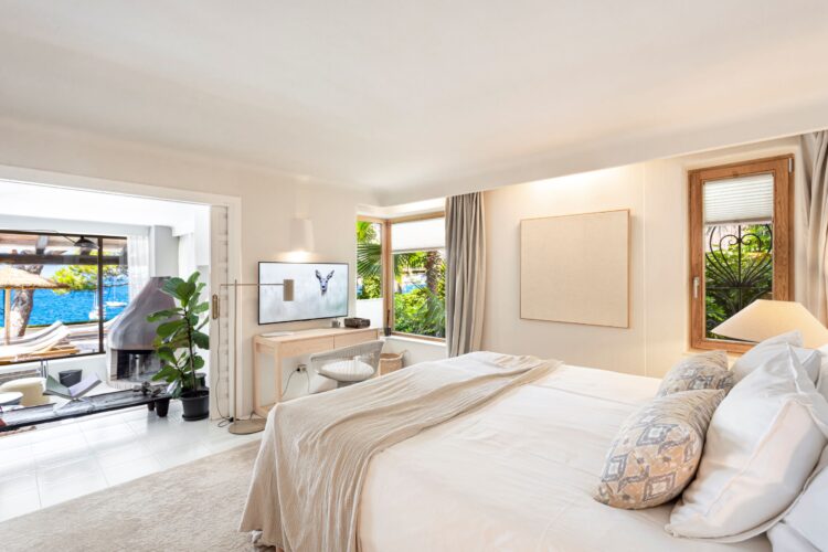 Casa San Carles Luxury Holiday Villa Mallorca bright bedroom