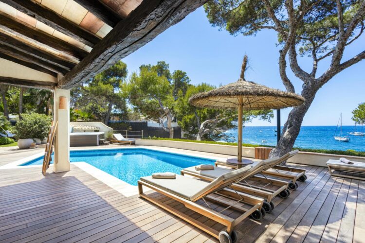 Casa San Carles Exclusive Holiday Home for Rent in Mallorca sunbeds