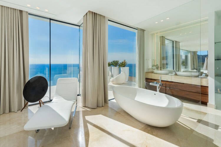 Cliff Villa Port Andratx Exclusive Holiday Home Mallorca By the Sea bathtub