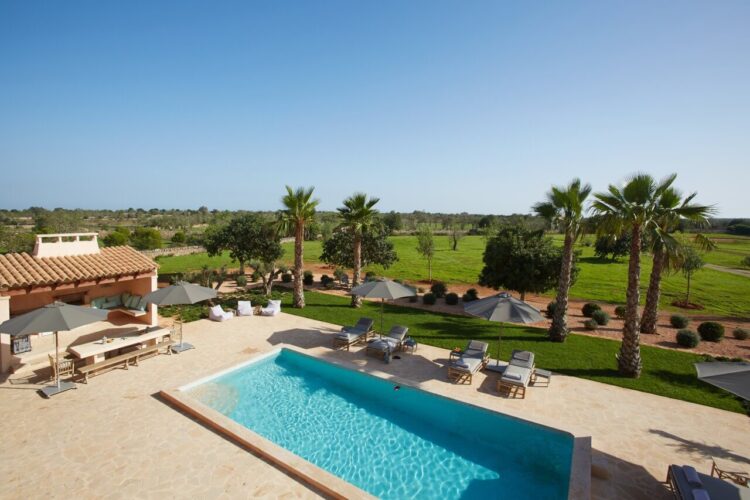 Modern finca Mallorca El Desegno pool area
