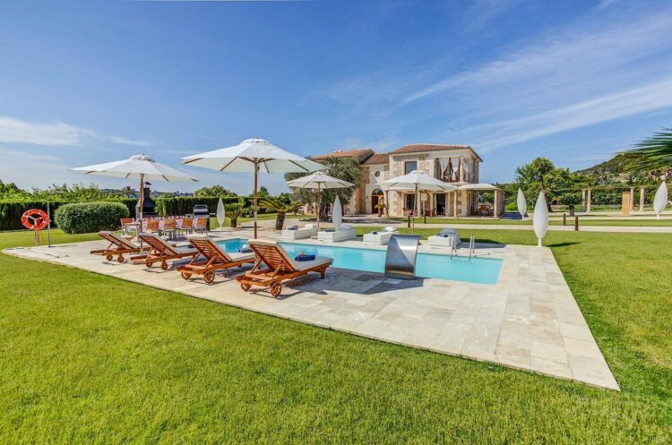 Rent a luxurious holiday home on Mallorca Finca La Vida