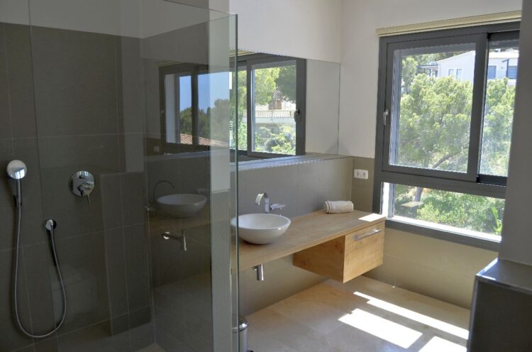 Villa Del Mar Luxury Holiday Home Mallorca Rent shower