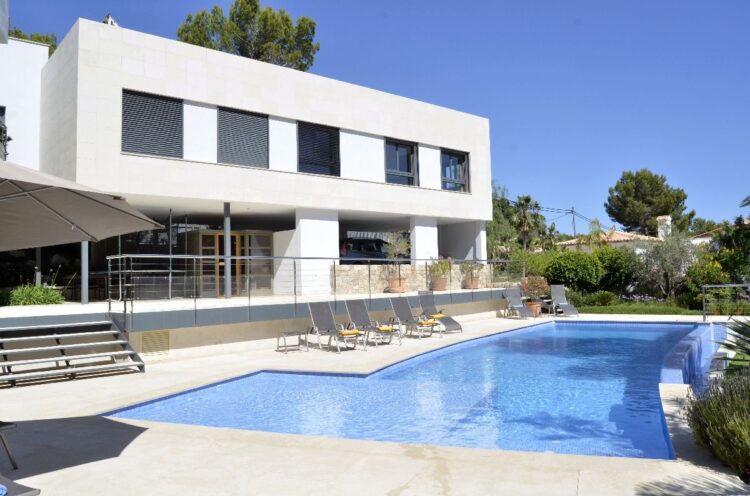 Villa Del Mar Luxury Holiday Home Mallorca Rent sunbeds